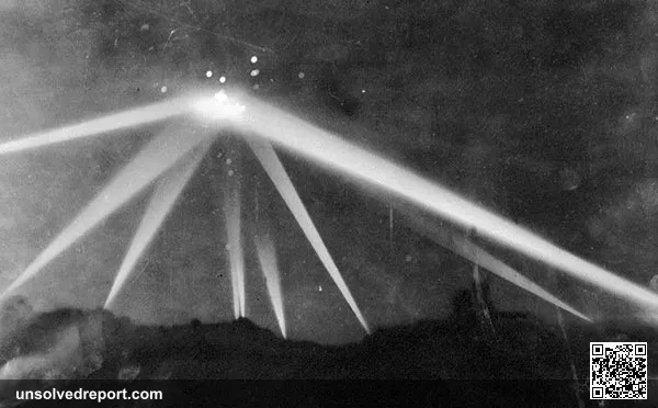 Searchlights converging during the Battle of Los Angeles, 1942