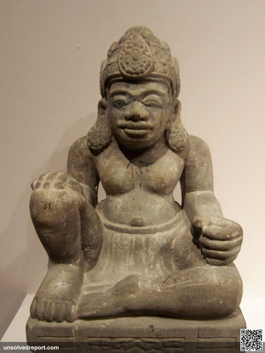 I took this photograph. I release it into the public domain. It is of a statue of a deva (Shiva?) or of a Dharmapala (B…