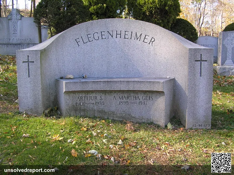 I took this photograph of the grave of Dutch Schultz in Gate of Heaven Cemetery on October 30, 2006. — GNU Free Documen…