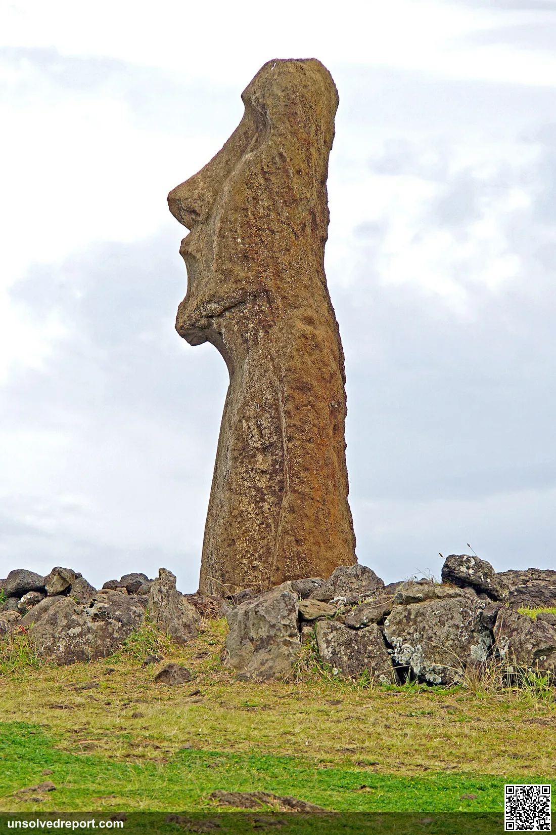The A Vere moai at the entrance of Ahu Tongariki is called "The Travelling Moai" after it had made a trip to Japan in 1…
