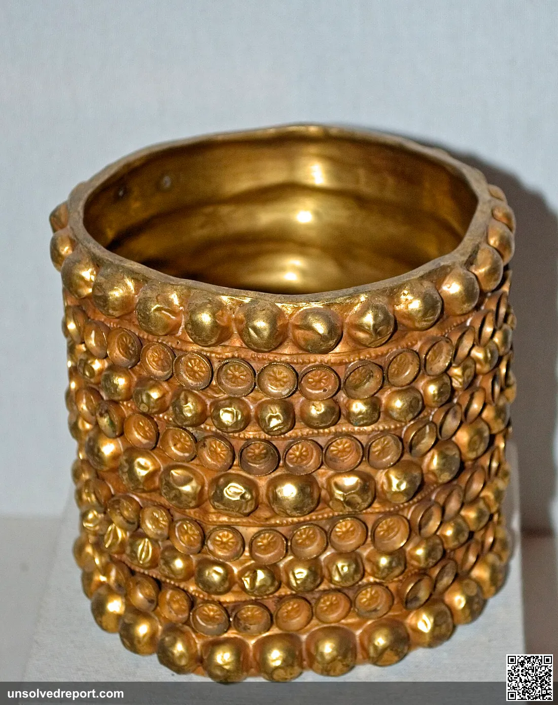 treasure of El Carambolo, Seville (Reproduction of Town hall), Tartessos