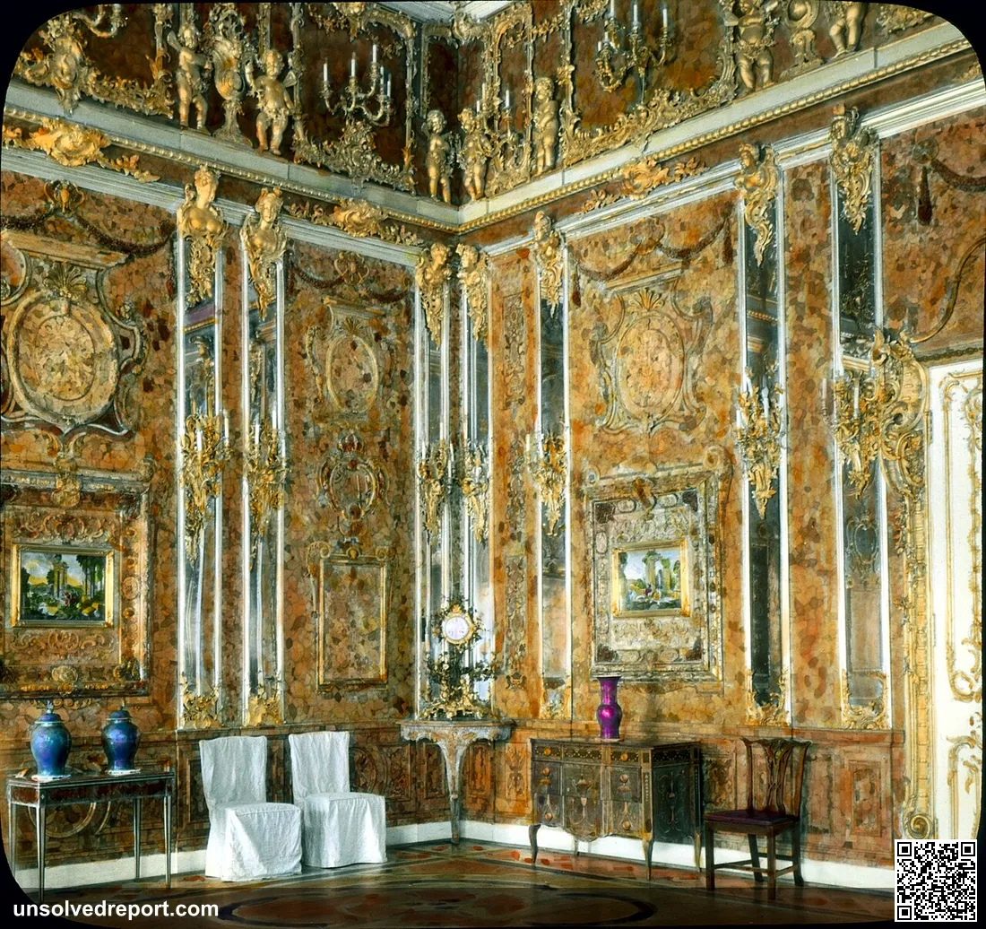 Pushkin (Tsarskoe Selo). Catherine Palace (destroyed in World War II): interior, Amber Room.