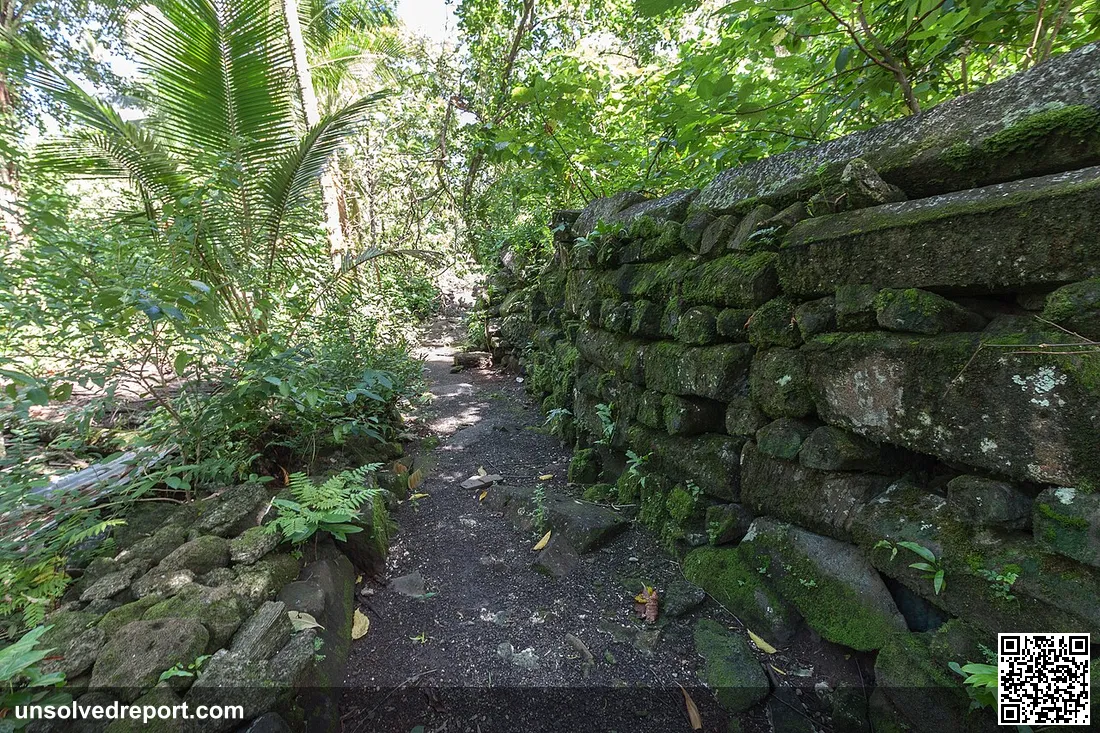 Typical fragment of a wall, Lelu Ruins, Kosrae, Micronesia