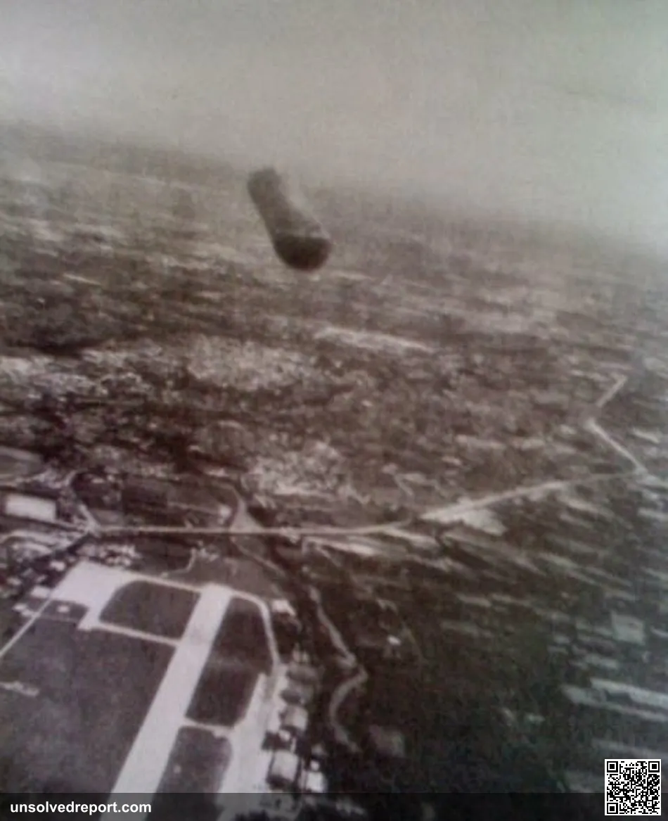 The UFO looks like a TicTac/pill/capsule. More info at https://www.theblackvault.com/casefiles/the-ufo-case-of-marescia…