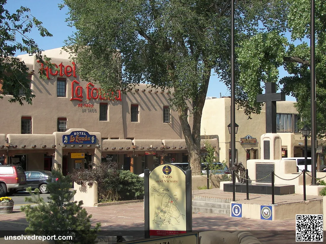 Taos Plaza and Hotel La Fonda taken in June 2007